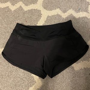 Black Lululemon Speed Up shorts!